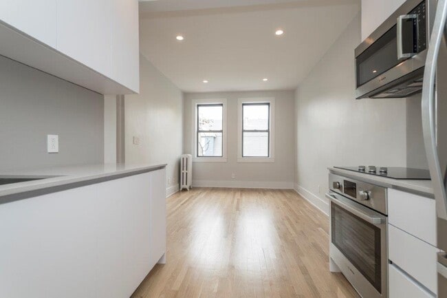 Building Photo - 17 Elko St Unit 3