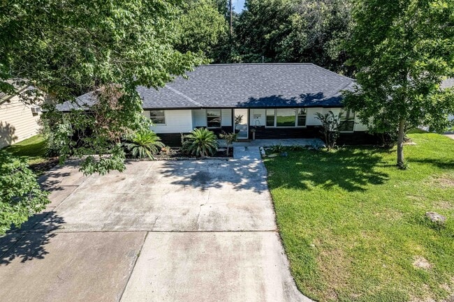 Photo - 608 W Lobit Ave