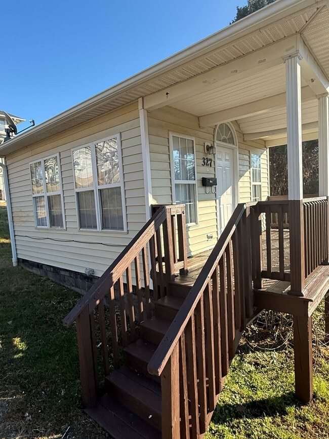 327 Taylor St SW
