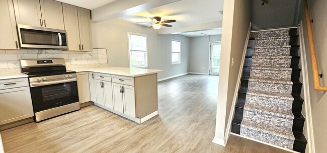 Building Photo - 6 West St Unit APT A