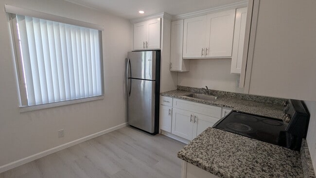 Building Photo - 1106 Edsel Dr