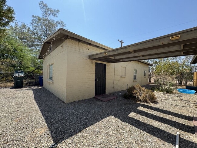 Building Photo - 2 Bedroom in central Tucson Rental