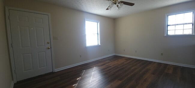 Sala de estar - 25585 Nick Davis Rd Unidad #1