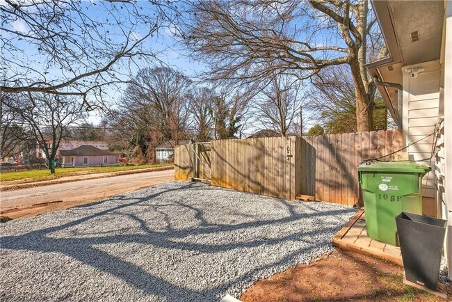 Photo - 1059 Fortress Ave SW