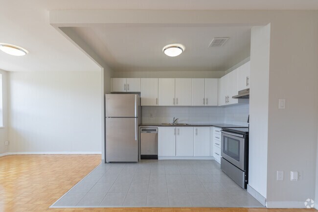 2BR, 1BA - Kitchen - 380 Gibb St