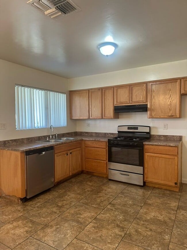 Photo - 708 Arvin St