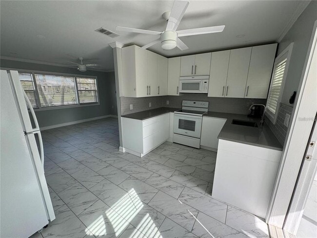 Photo - 301 Colonia Ln W