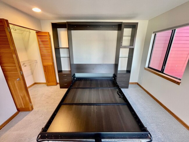 Top-Floor Riverfront Living with Broadway Bridge Views | 2 Bed + 2 Bath + Parking - Top-Floor Riverfront Living with Broadway Bridge Views | 2 Bed + 2 Bath + Parking