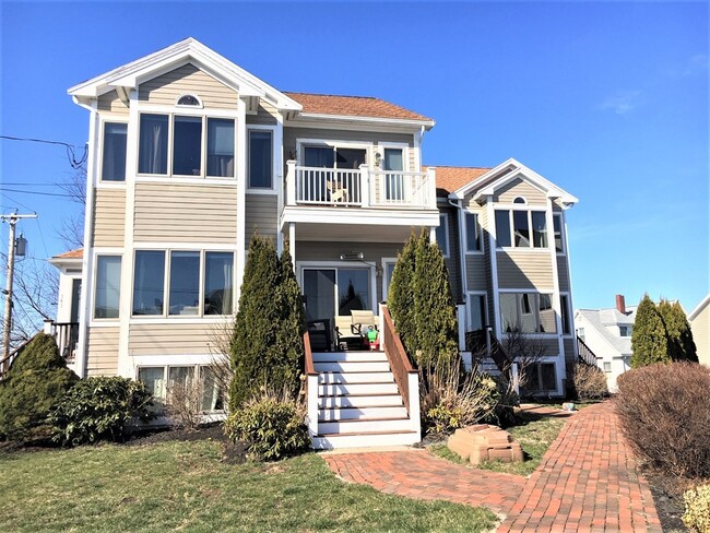 Photo - 141 Groves Ave Townhome