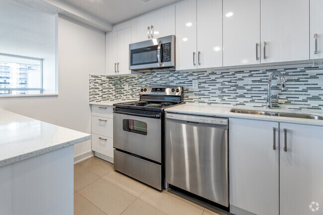 2BR, 1BA - 940SF - Kitchen - 45 Balliol Street
