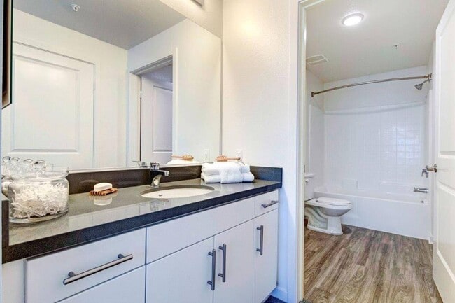 Photo - 5762 Morley St