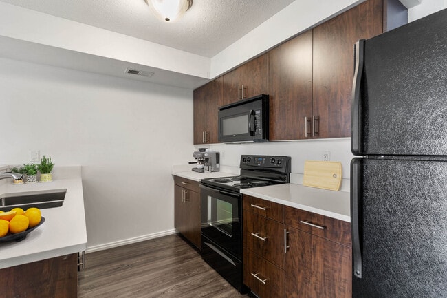 Building Photo - Sky Pointe Estates Unit 1Bed