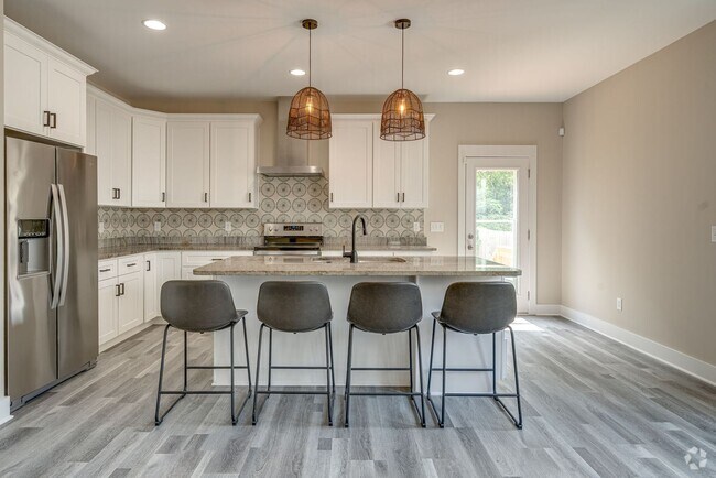 Building Photo - AVAILABLE September 1st. UPDATED 3 Bedroom... Rental