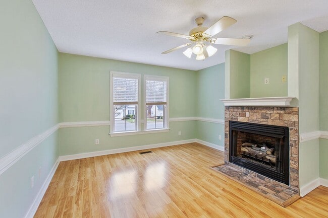 Photo - Adorable Ranch Home With Garage and Screen Porch!