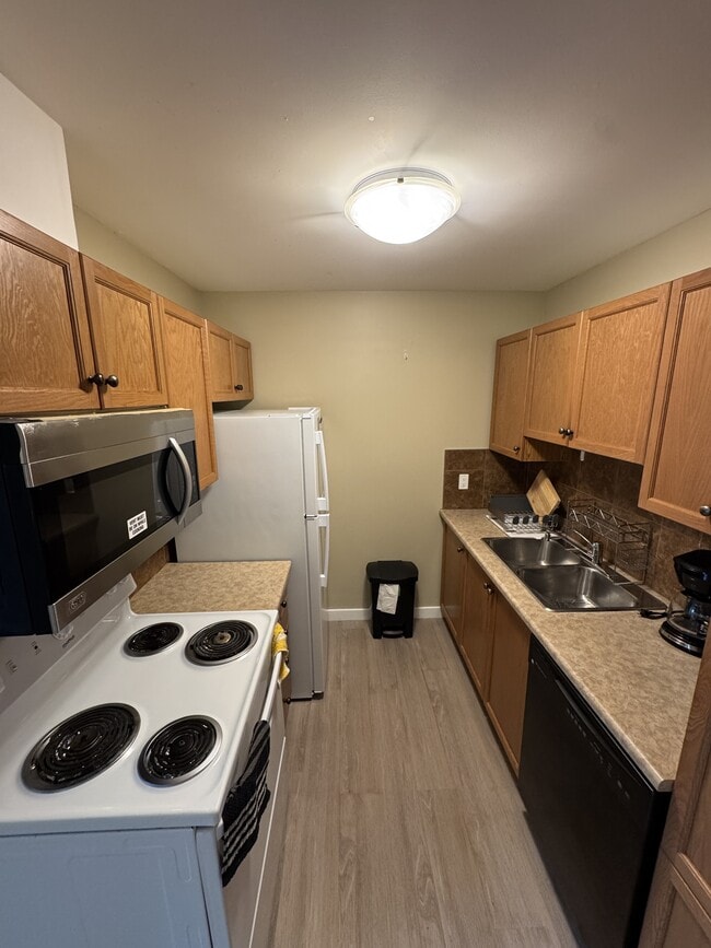 Building Photo - 1462-1462 6th Ave Unit 304