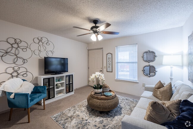 1BR, 1BA - 538SF - Living Room - Spring Lake I/II