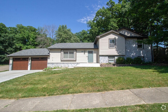 Building Photo - 3104 Oak Lawn Dr Rental
