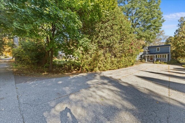 Photo - Well-Cared for historic beauty in private ...