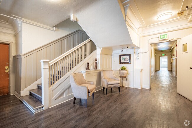 Lobby with Seating - 1350 4th