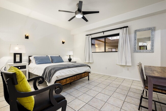 Building Photo - 255 S Avenida Caballeros Unit 302 Rental