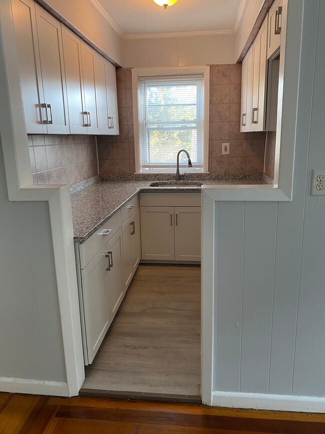 Building Photo - 37 Mavis St Unit 2