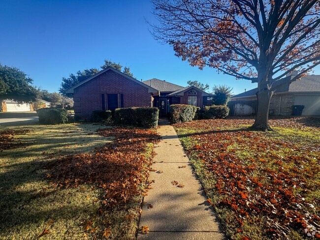 Building Photo - Corner Lot 3/2 Home in Burleson ISD