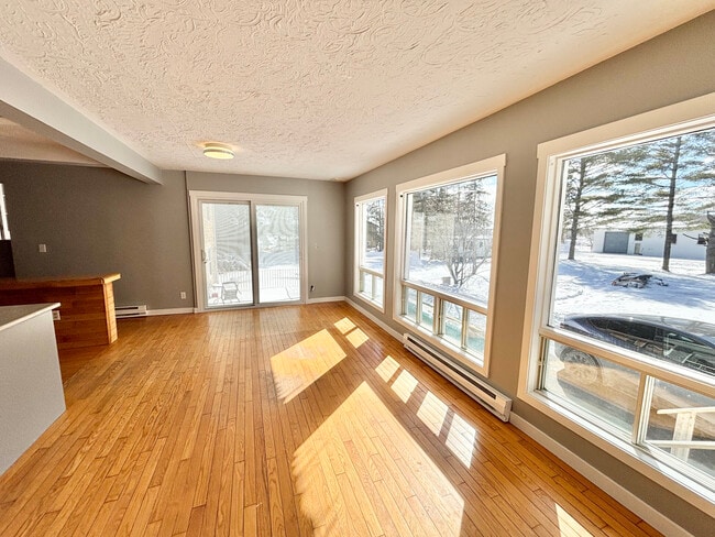 Photo - 2-Bedroom, 2-bath Apartment - 10-minutes from town Unité 1