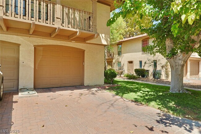 Building Photo - 3181 Pinehurst Dr Unit D
