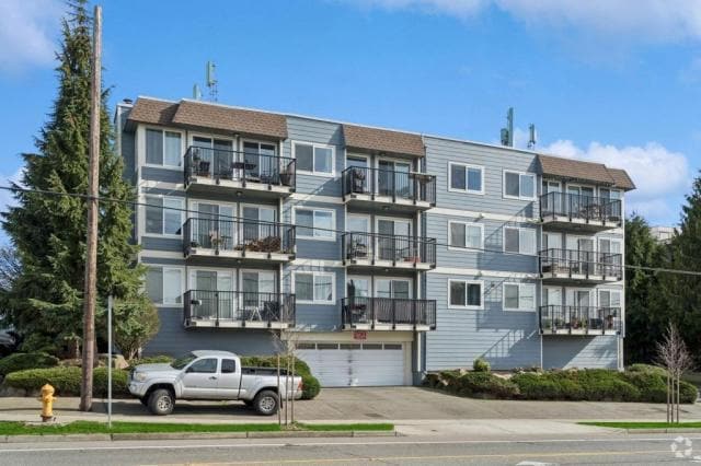 Building Photo - 2 bedroom in Seattle WA 98133 Unit #203 Rental