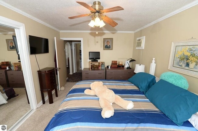 Photo - 5883 Lake Ln Dr