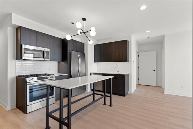 Photo - 1801 W Grand Ave Unit 504