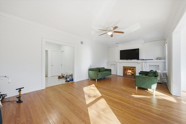 Photo - 5210 S Ingleside Ave Unit 2