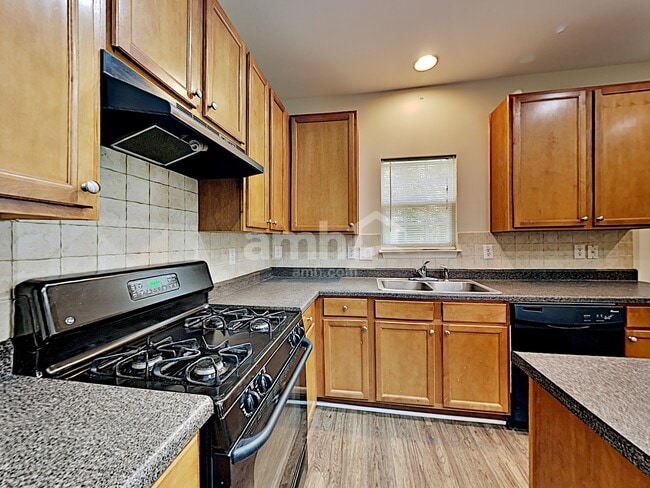 Photo - 585 Creek Valley Ct