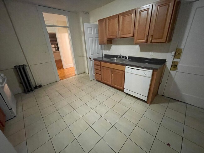 Photo - Huge 4-BED 2-BATH Union Square ALLSTON