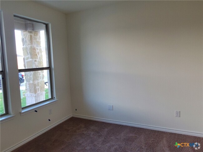 Building Photo - 4001 Woodside Dr Rental