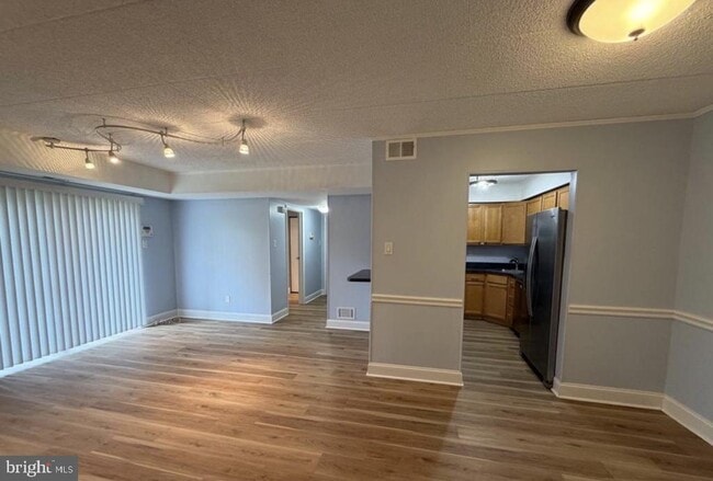 Photo - 111 Leedom Way