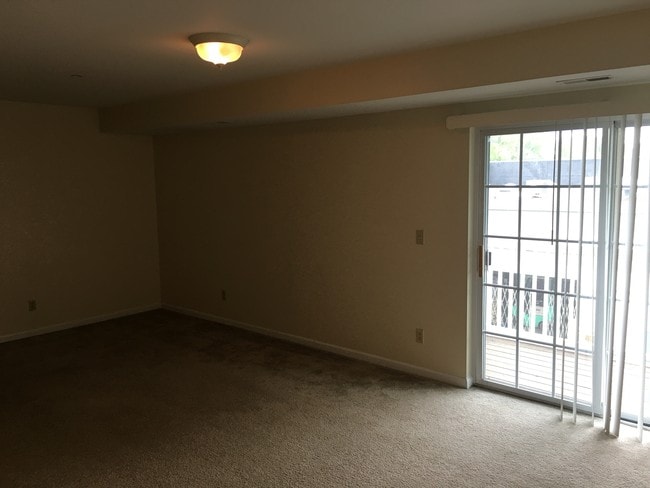 Sala de estar, patio - Woodcrest East