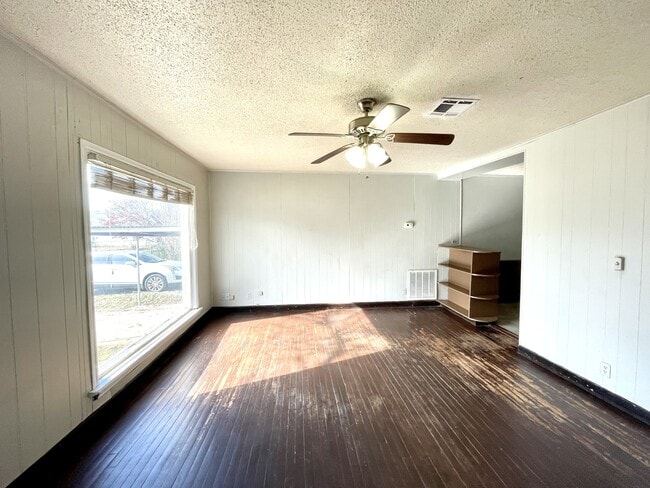 Photo - 111 5th Ave NW