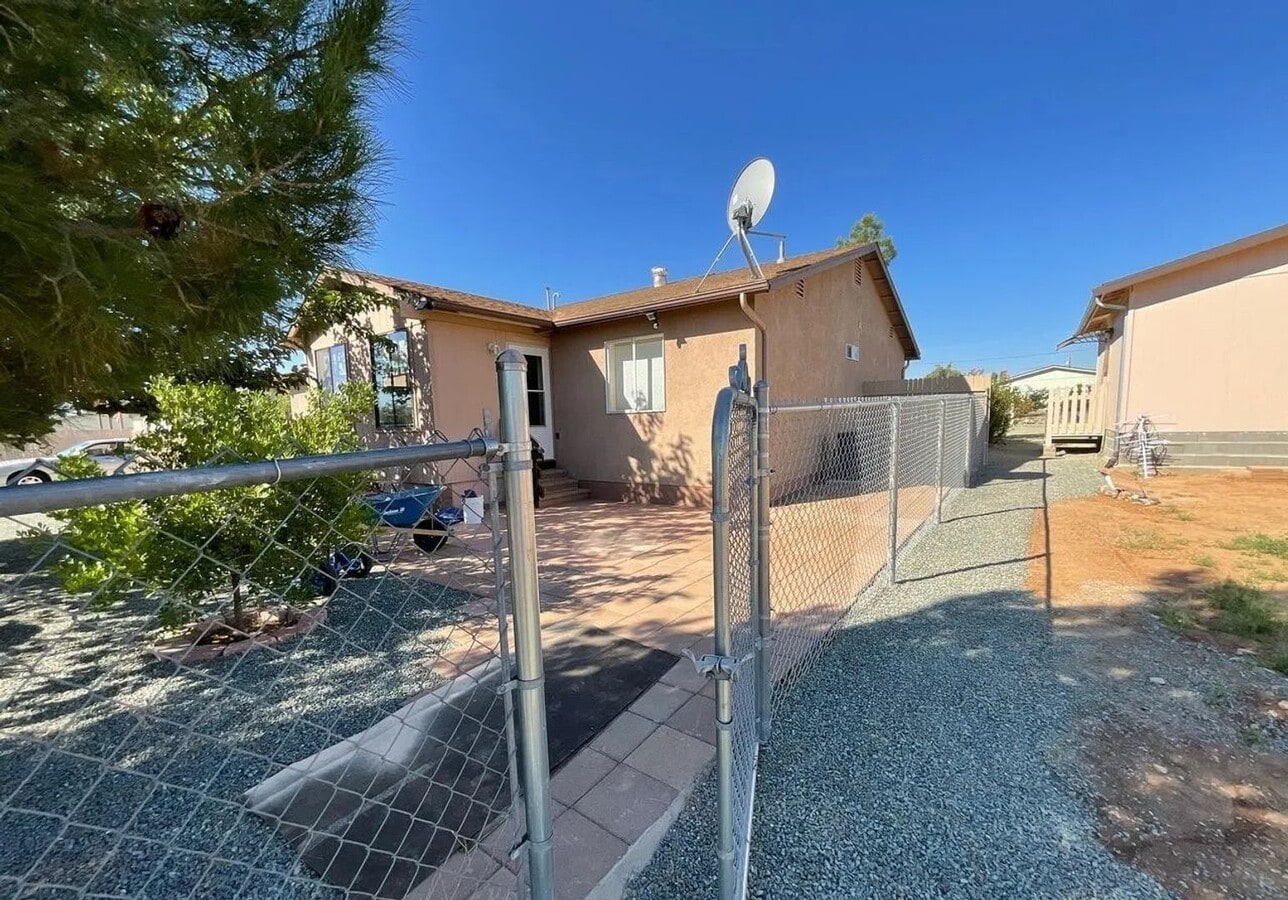 Photo - Cute 3 Bedroom 2 Bath 2 Car Garage Home in *Cordes Lakes*