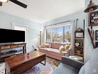 Building Photo - Charming Renovated Home in Sought-After Hu...