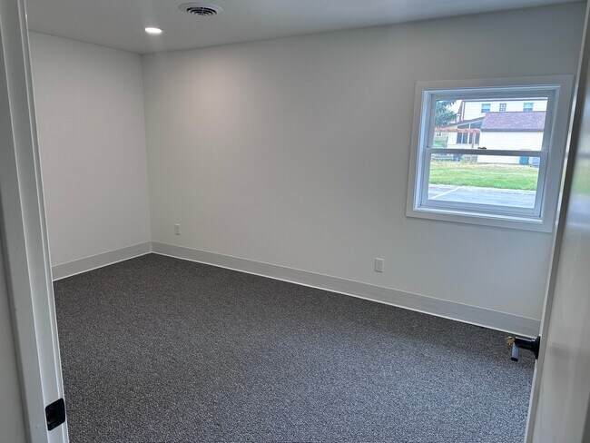 6714 W Mequon Rd