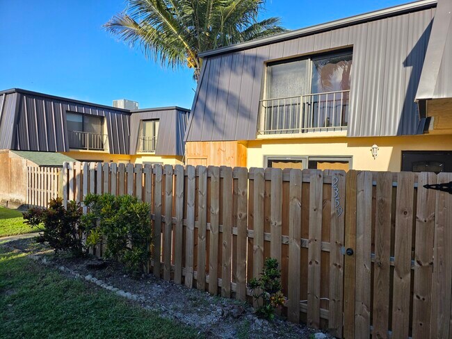 Photo - 2359 Waterside Dr