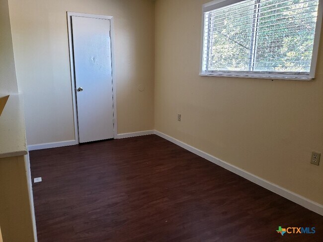 Photo - 1706 N Interstate 35 Unit 1