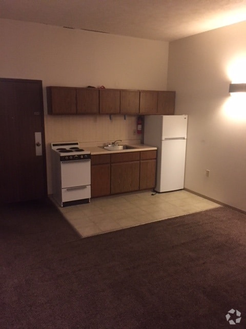 Building Photo - 221 W Main St Rental