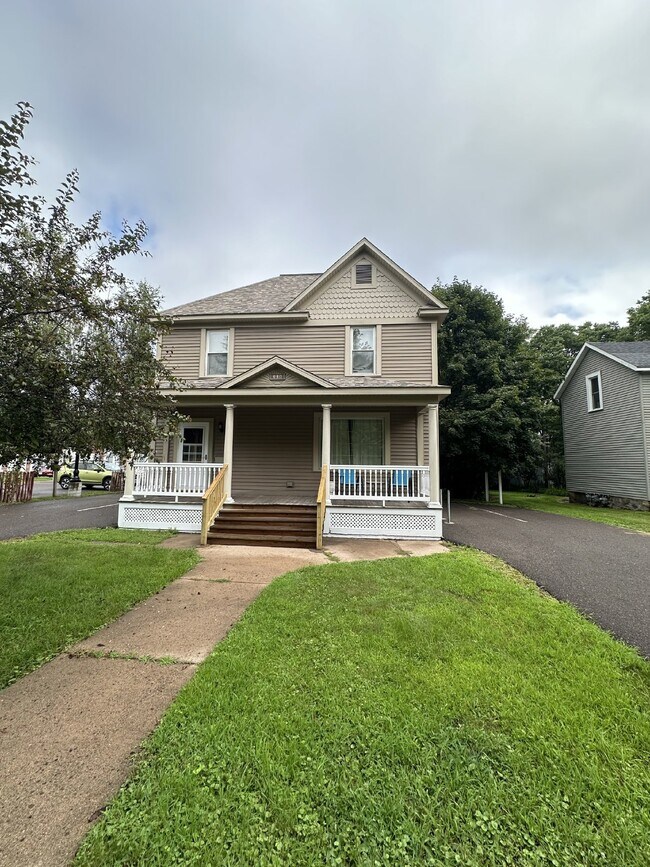 Great 4 Bed 3 Bath! Available June 1st