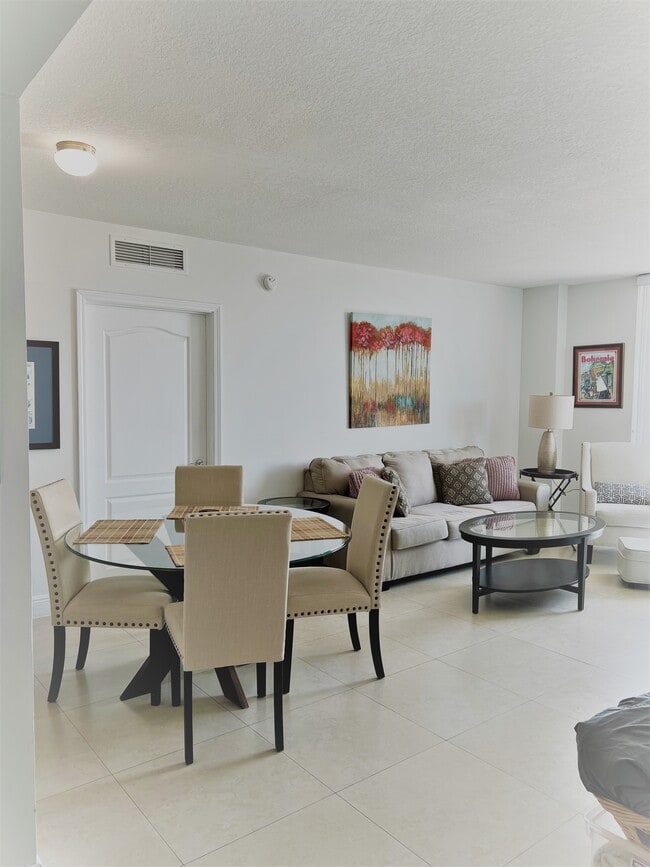 Building Photo - 117 NW 42nd Ave Unit 904