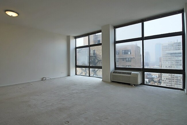 Photo - 76e E Scott St