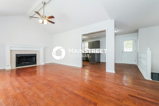 3 Bedroom Pet-Friendly Home in INDEPENDENCE, MO with Main Street Renewal