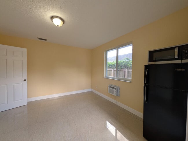 Photo - 1571 NE 109th St Unidad 3