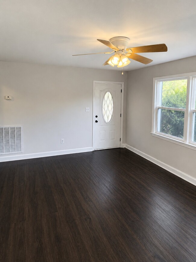 Photo - 1411 Stansfield Dr